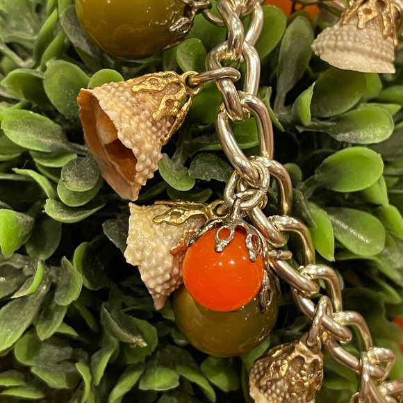 Im Century Mod Lucite Charm bracelet - Picture 2 of 3